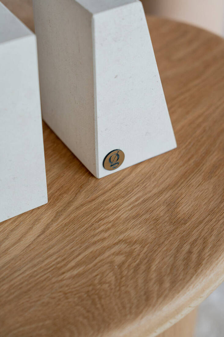 Arista Bookends 3