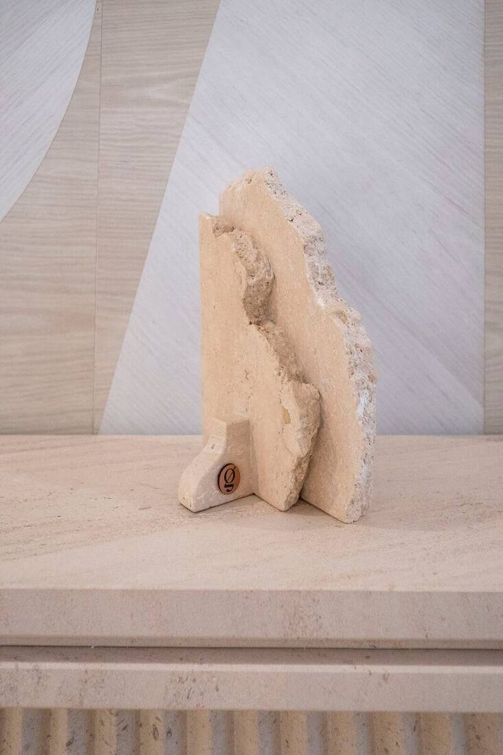 Cantil Bookend 4