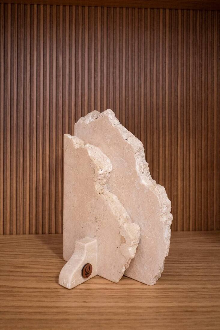 Cantil Bookend 9